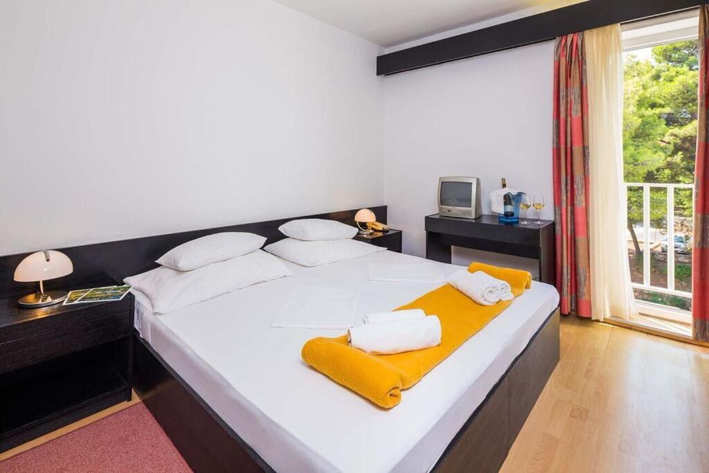 Hotel Hvar เยลซา ภายนอก รูปภาพ