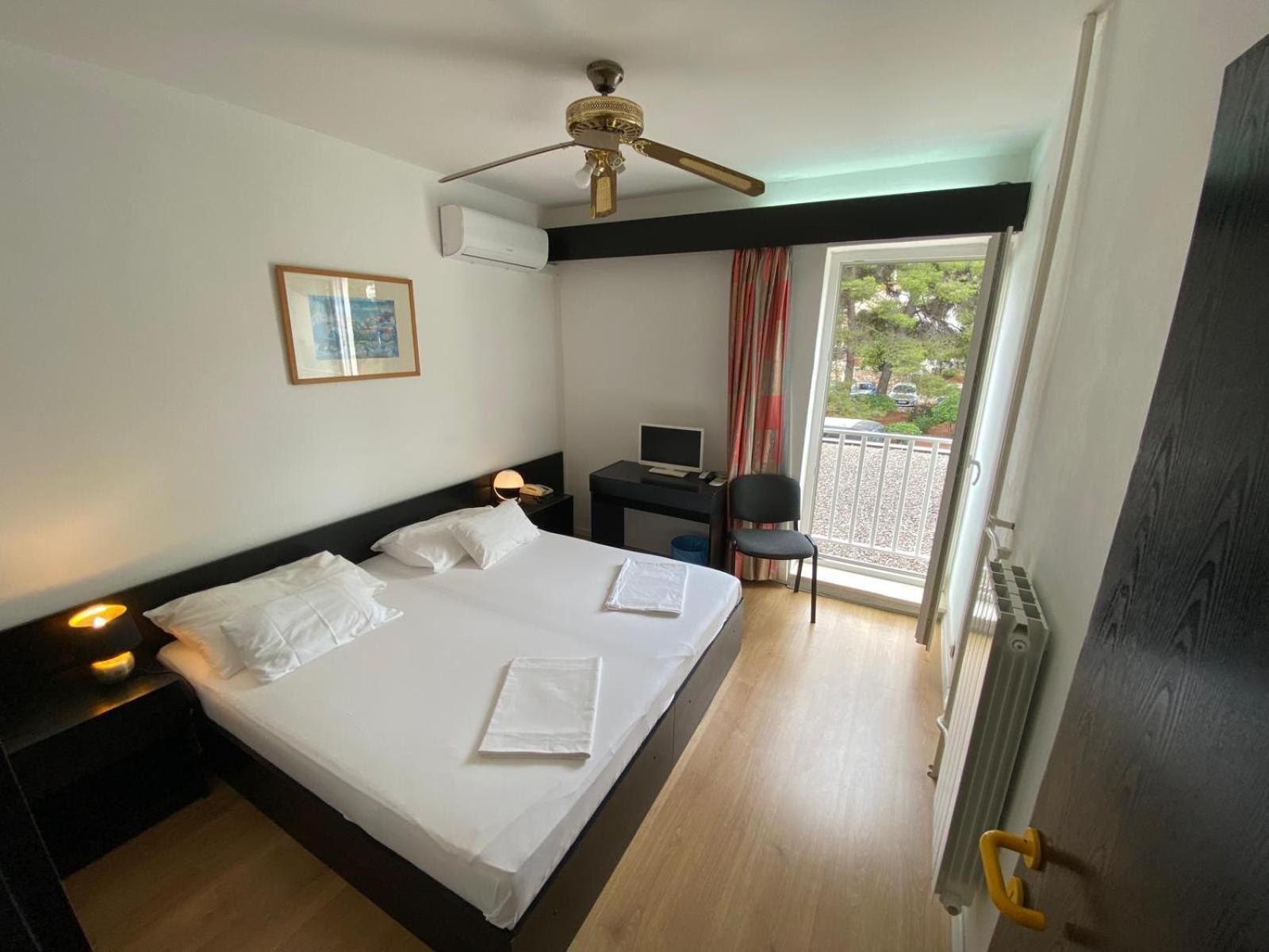 Hotel Hvar เยลซา ภายนอก รูปภาพ