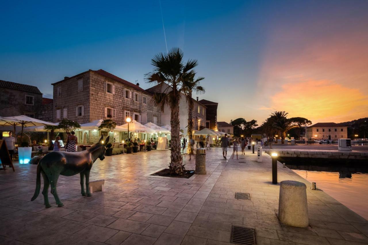 Hotel Hvar เยลซา ภายนอก รูปภาพ